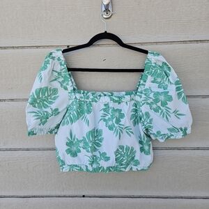 NWT American Eagle white puff sleeve crop top with green tropical floral print M